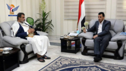Der Gesundheitsminister bespricht mit dem Gouverneur von Al-Bayda die Gesundheitssituation in Provinz
