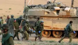 Al-Qassam-Brigaden zielen auf einen zionistischen Panzer und bombardieren besetzte Orte mit Raketenbeschuss