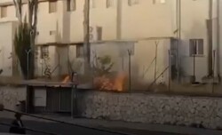 مستوطنون صهاينة يضرمون النار بمقر 