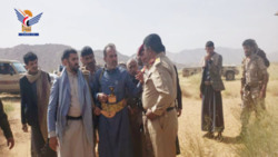 Generalstaatsanwalt und Marib-Gouverneur Inspizieren Bedingungen der an Ramla-Front in Marib stationierten Personen 