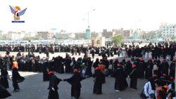  توافد الحشود النسائية إلى ساحة مدينة الثورة الرياضية بأمانة العاصمة