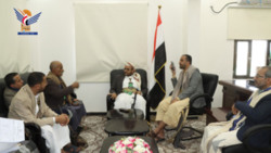 Geschäftsträger der Provinz Taiz erörtert Vorbereitungen zur Versorgung der Kräfte mit Eid-Karawane
