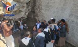 Al-Wahbani weiht eine Wasserbarriere im  Manakhah-Distrikt in Sana'a ein