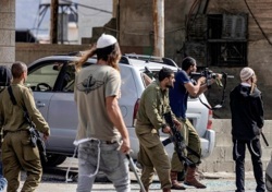 مستوطنون صهاينة يهاجمون مركبات في تقوع ببيت لحم..ويعتدون على المركبات وينصبون خيمة غرب سلفيت