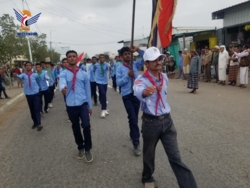 مسير كشفي لطلاب مدارس زبيد بذكرى مجزرة شاجع وتنديدا بالعدوان الأمريكي - الصهيوني