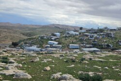 منظمة بدوية تطلق نداء استغاثة بعد إجبار مستوطنين عائلات فلسطينية على الرحيل من مساكنها