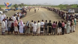وقفة ومسير لأبناء مديرية السخنة بالحديدة للاستنفار في مواجهة العدو