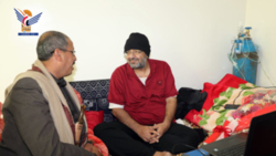 Der Informationsminister Inspiziert den Gesundheitszustand von Dr. Raseen Al-Raseen