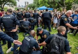 La police américaine prend d'assaut l'Université de Californie pour préparer la dispersion d'un sit-in pro-palestinien