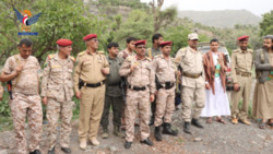 Militärführer inspizieren die Bedingungen der an den Fronten von Taiz und Lahj stationierten Personen