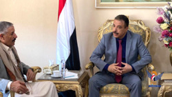 Le ministre des Affaires étrangères rencontre le chef de l'équipe nationale au sein du Comité de coordination du redéploiement.