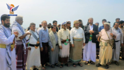 Al-Sami'i, Maqbouli, Abbad und Qahim besuchen diejenigen, die an der Dünenküste in Hodeidah stationiert sind