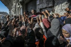  انعدام الطحين وتوقف عمل المخابز: غزة تشهد حرب تجويع حقيقية 
