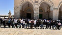 40 ألفًا يؤدون صلاة الجمعة في المسجد الأقصى