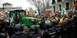 Des milliers d'agriculteurs manifestent en Espagne pour protester contre les politiques agricoles de l'Union européenne