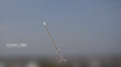 المقاومة الفلسطينية تبث مشاهد لقصفها قاعدة صهيونية ومستوطنات الغلاف بالصواريخ