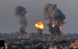  عشرات الشهداء والجرحى جراء قصف العدو الصهيوني المتواصل على قطاع غزة