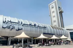 نشطاء: مصر ترحل عشرات المشاركين في 